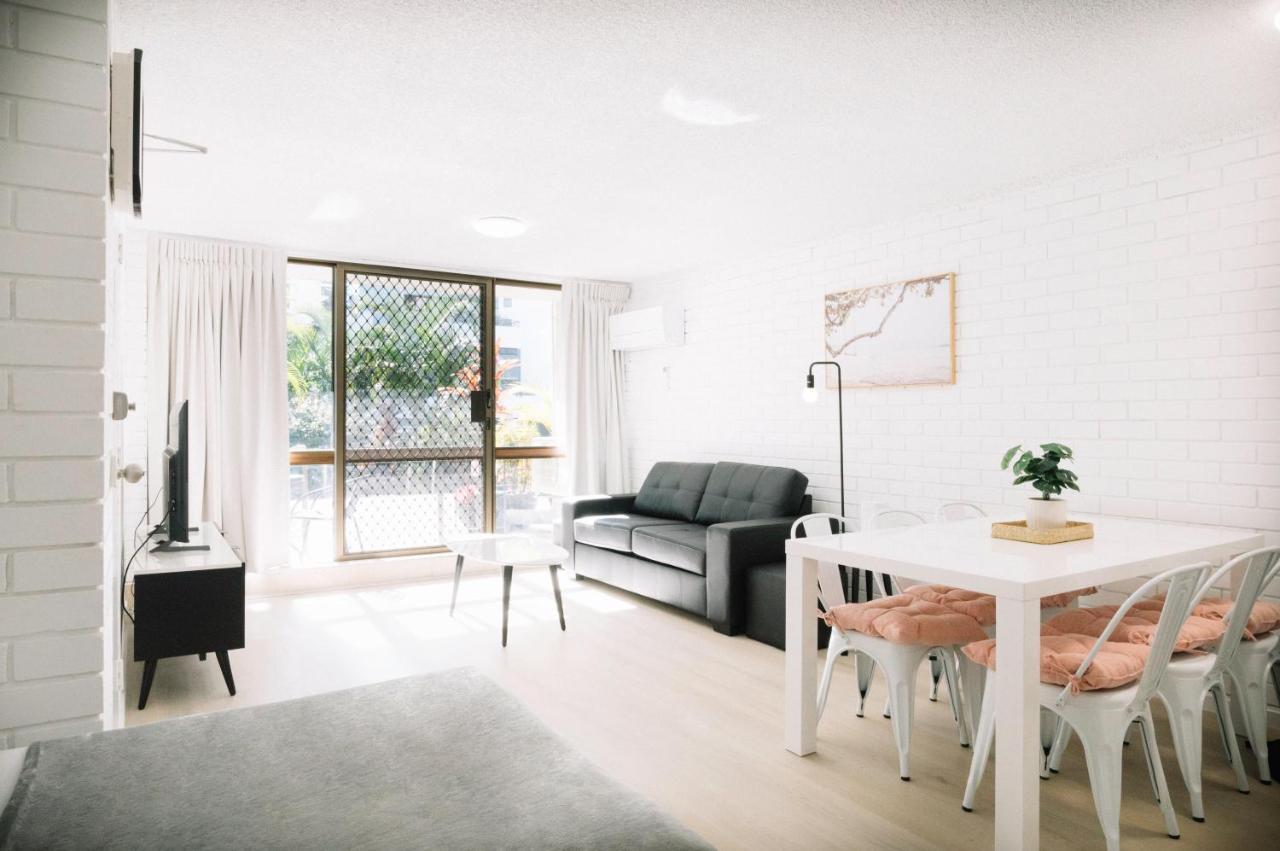 Surfers Paradise- Meters From The Beach! Gold Coast Exterior photo